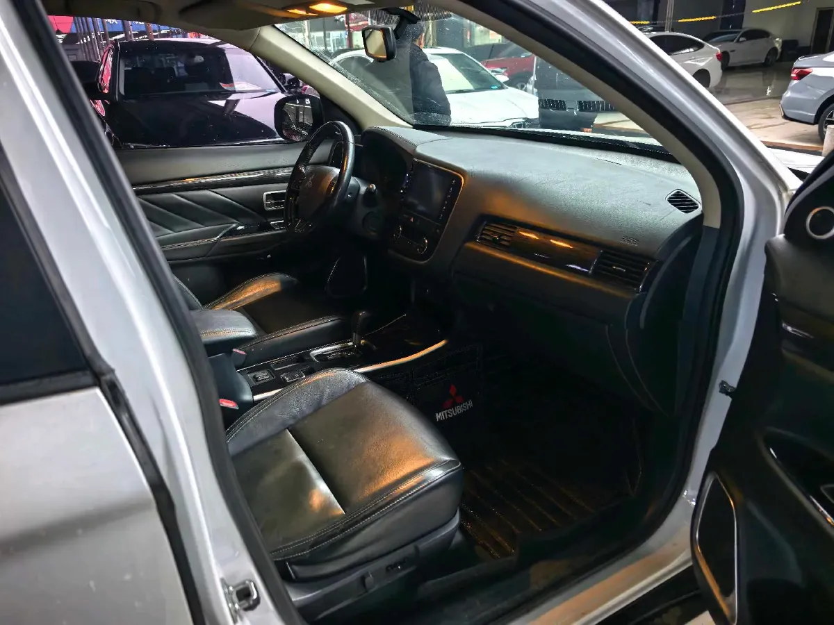 2019 Mitsubishi Outlander 2.0L 166HP L4 CVT,autocango,china used car exporter,china ev exporter,chinese used car exporter,chinese used ev exporter