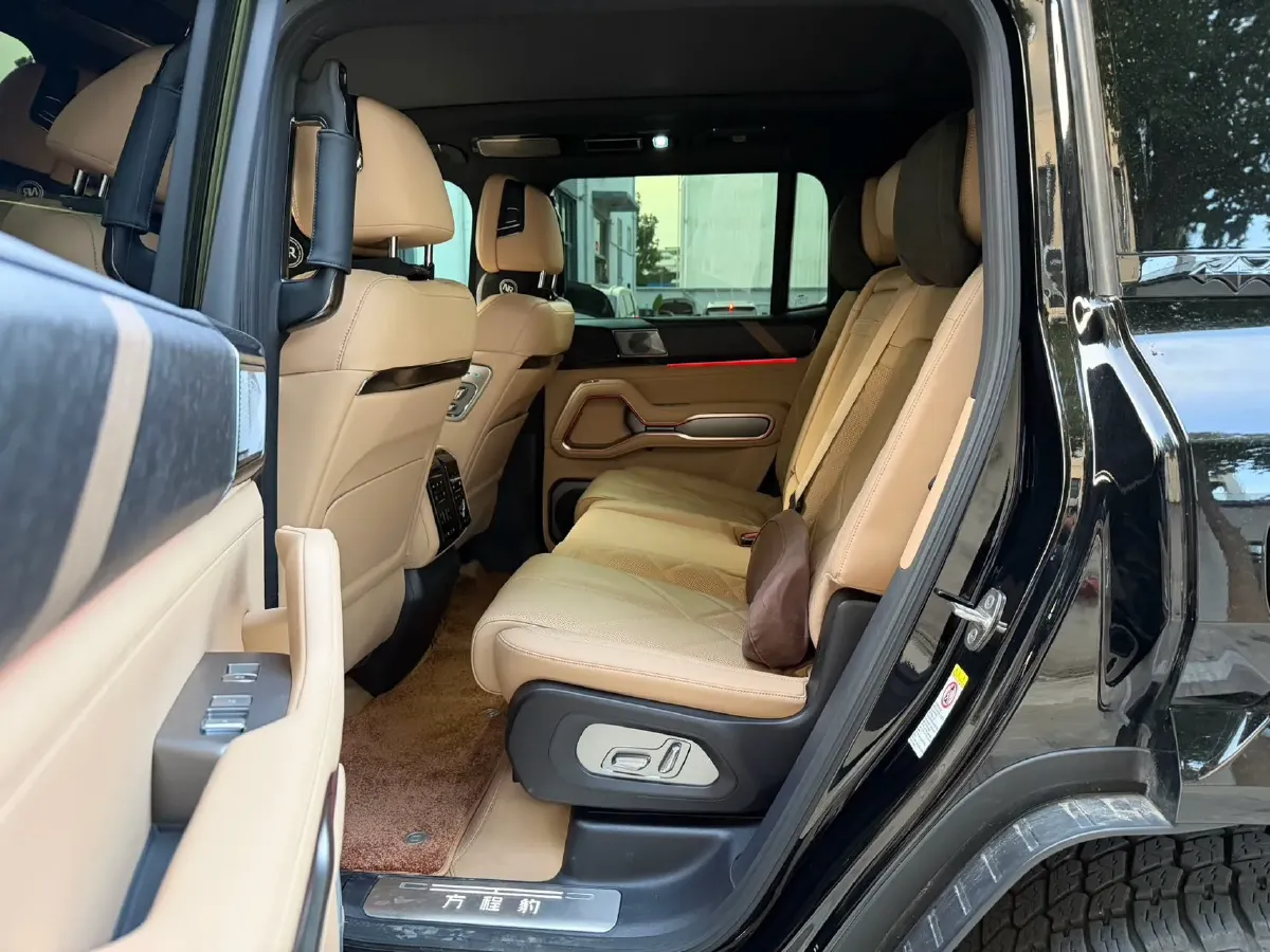 2025 FangChengBao Bao 8 2.0T 245HP L4 E-CVT PHEV 36.8KWH,autocango,china used car exporter,china ev exporter,chinese used car exporter,chinese used ev exporter