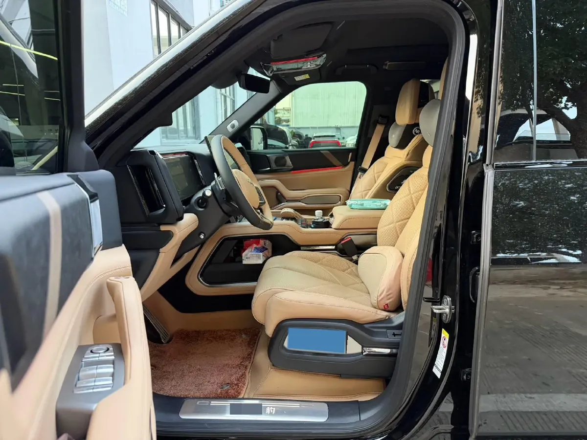 2025 FangChengBao Bao 8 2.0T 245HP L4 E-CVT PHEV 36.8KWH,autocango,china used car exporter,china ev exporter,chinese used car exporter,chinese used ev exporter