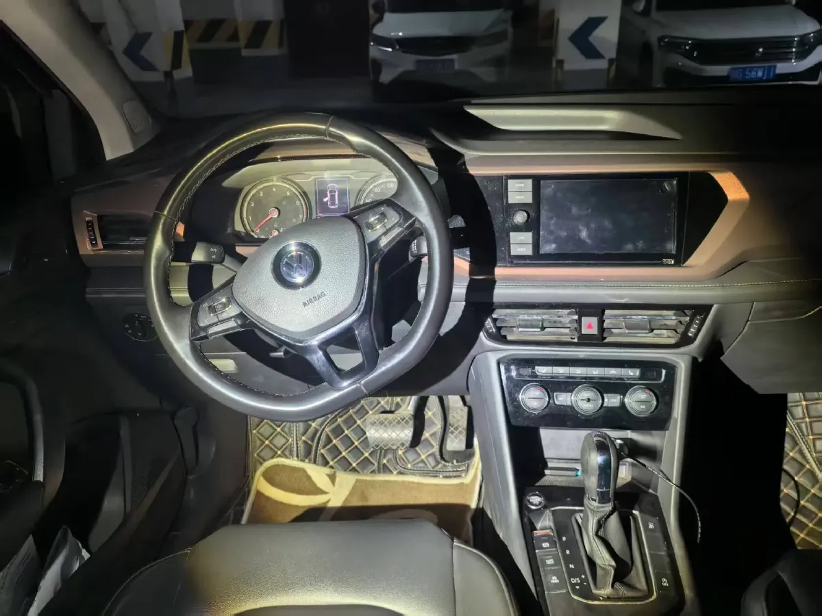 2019 MINI MINI 1.5T 102HP L3 7DCT,autocango,china used car exporter,china ev exporter,chinese used car exporter,chinese used ev exporter