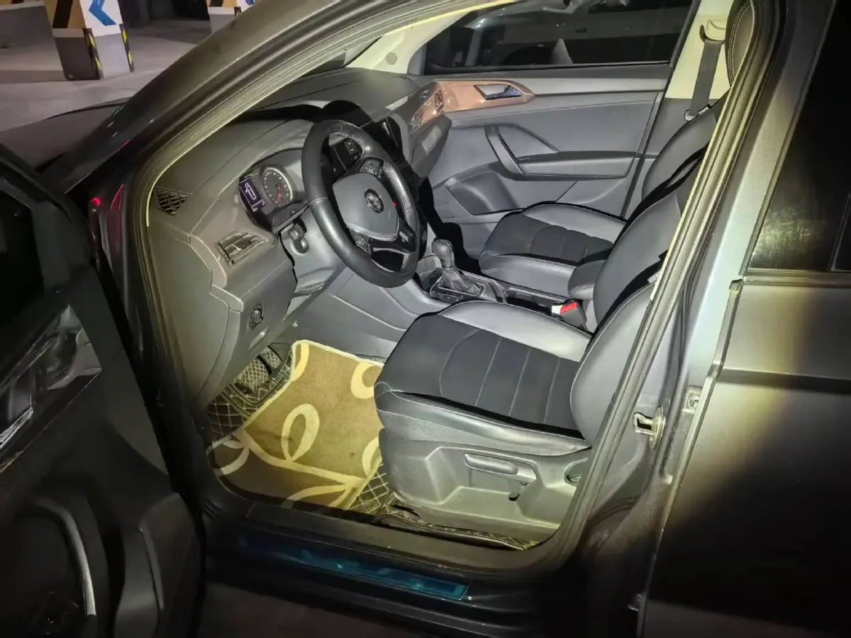 2019 MINI MINI 1.5T 102HP L3 7DCT,autocango,china used car exporter,china ev exporter,chinese used car exporter,chinese used ev exporter