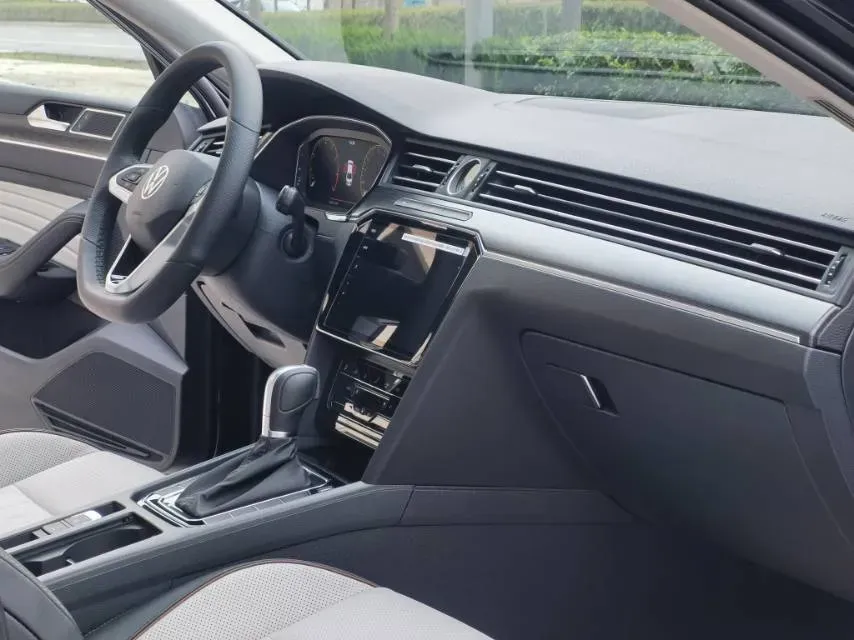 2026 Volkswagen Magotan 2.0T 220HP L4 7DCT,autocango,china used car exporter,china ev exporter,chinese used car exporter,chinese used ev exporter