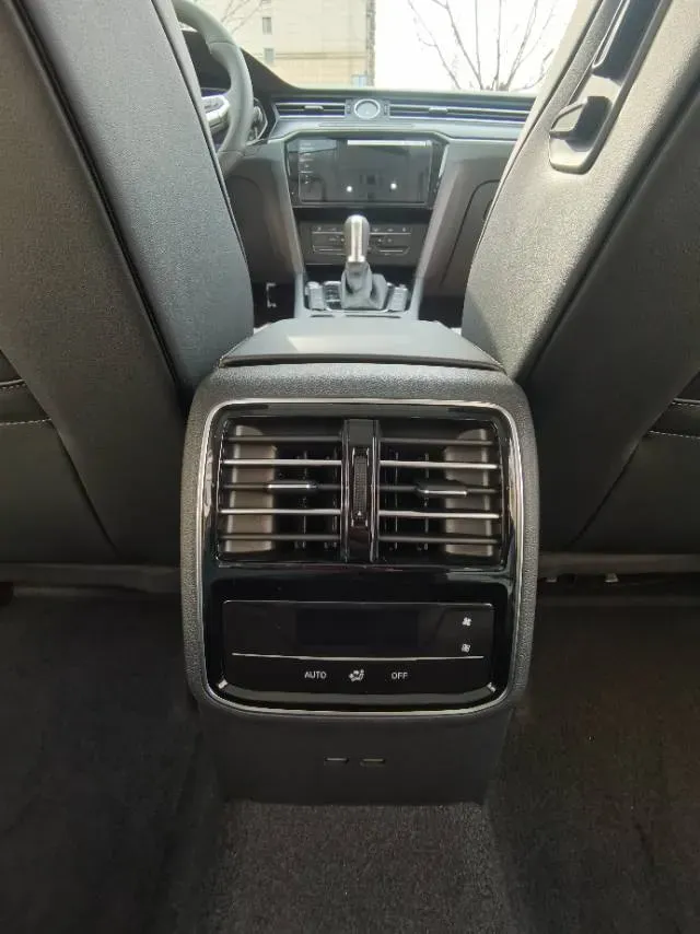 2026 Volkswagen Magotan 2.0T 220HP L4 7DCT,autocango,china used car exporter,china ev exporter,chinese used car exporter,chinese used ev exporter