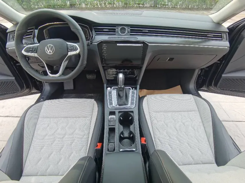 2026 Volkswagen Magotan 2.0T 220HP L4 7DCT,autocango,china used car exporter,china ev exporter,chinese used car exporter,chinese used ev exporter