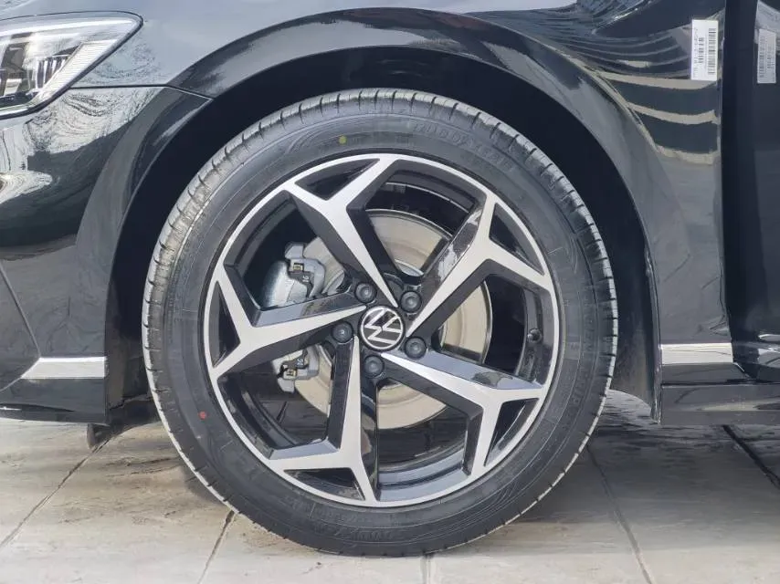 2026 Volkswagen Magotan 2.0T 220HP L4 7DCT,autocango,china used car exporter,china ev exporter,chinese used car exporter,chinese used ev exporter