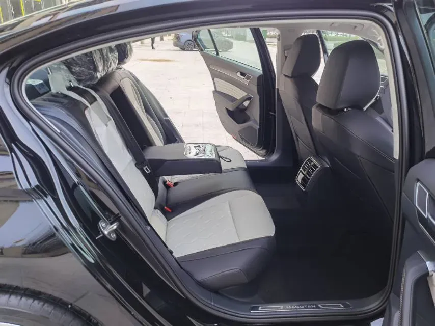 2026 Volkswagen Magotan 2.0T 220HP L4 7DCT,autocango,china used car exporter,china ev exporter,chinese used car exporter,chinese used ev exporter