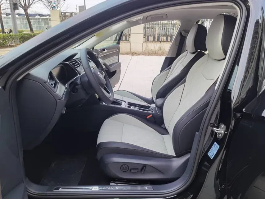 2026 Volkswagen Magotan 2.0T 220HP L4 7DCT,autocango,china used car exporter,china ev exporter,chinese used car exporter,chinese used ev exporter