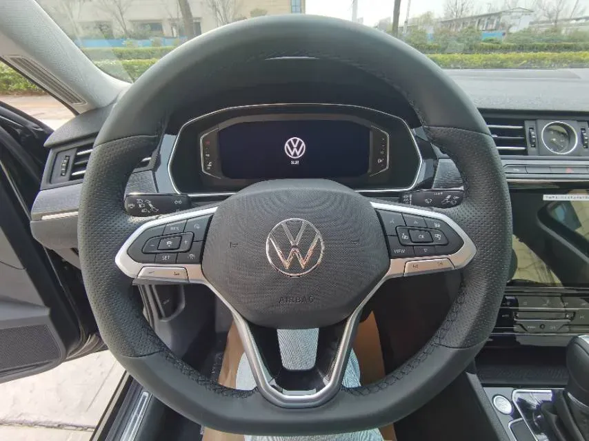 2026 Volkswagen Magotan 2.0T 220HP L4 7DCT,autocango,china used car exporter,china ev exporter,chinese used car exporter,chinese used ev exporter