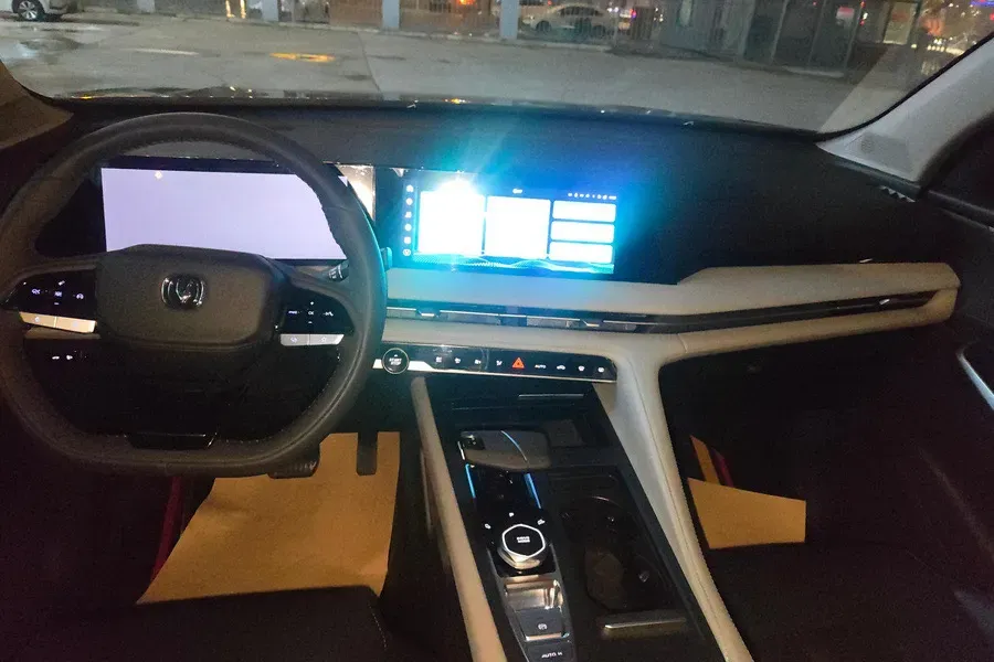 2024 ChangAn CS75 Plus 1.5T 188HP L4 8AT,autocango,china used car exporter,china ev exporter,chinese used car exporter,chinese used ev exporter