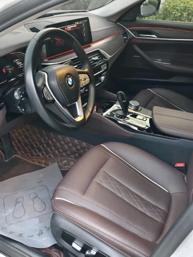 2022 BMW 5 Series 2.0T 252HP L4 8AT,autocango,china used car exporter,china ev exporter,chinese used car exporter,chinese used ev exporter