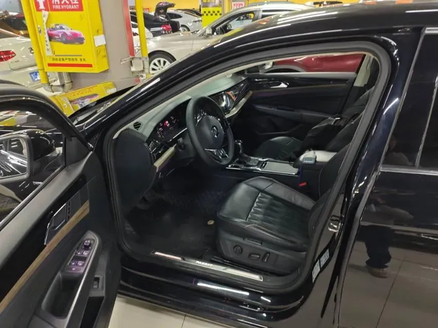 2019 Volvo V40 1.5T 152HP L4 6AT,autocango,china used car exporter,china ev exporter,chinese used car exporter,chinese used ev exporter