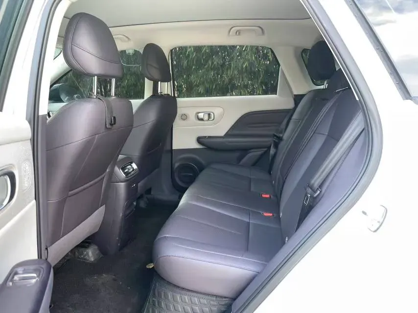 2025 Leapmotor B10 BEV 67.1KWH,autocango,china used car exporter,china ev exporter,chinese used car exporter,chinese used ev exporter