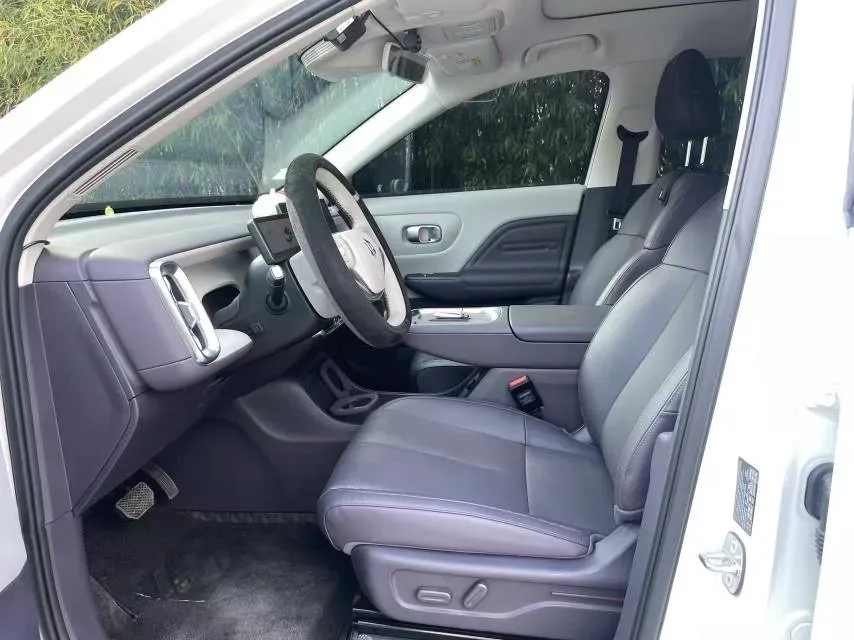 2025 Leapmotor B10 BEV 67.1KWH,autocango,china used car exporter,china ev exporter,chinese used car exporter,chinese used ev exporter