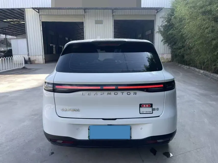 2025 Leapmotor B10 BEV 67.1KWH,autocango,china used car exporter,china ev exporter,chinese used car exporter,chinese used ev exporter