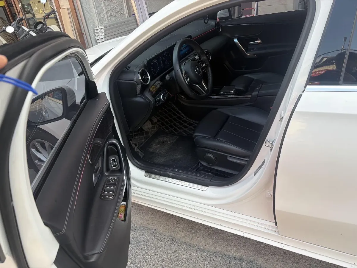 2021 Mercedes-Benz A Class 1.3T 163HP L4 7DCT,autocango,china used car exporter,china ev exporter,chinese used car exporter,chinese used ev exporter