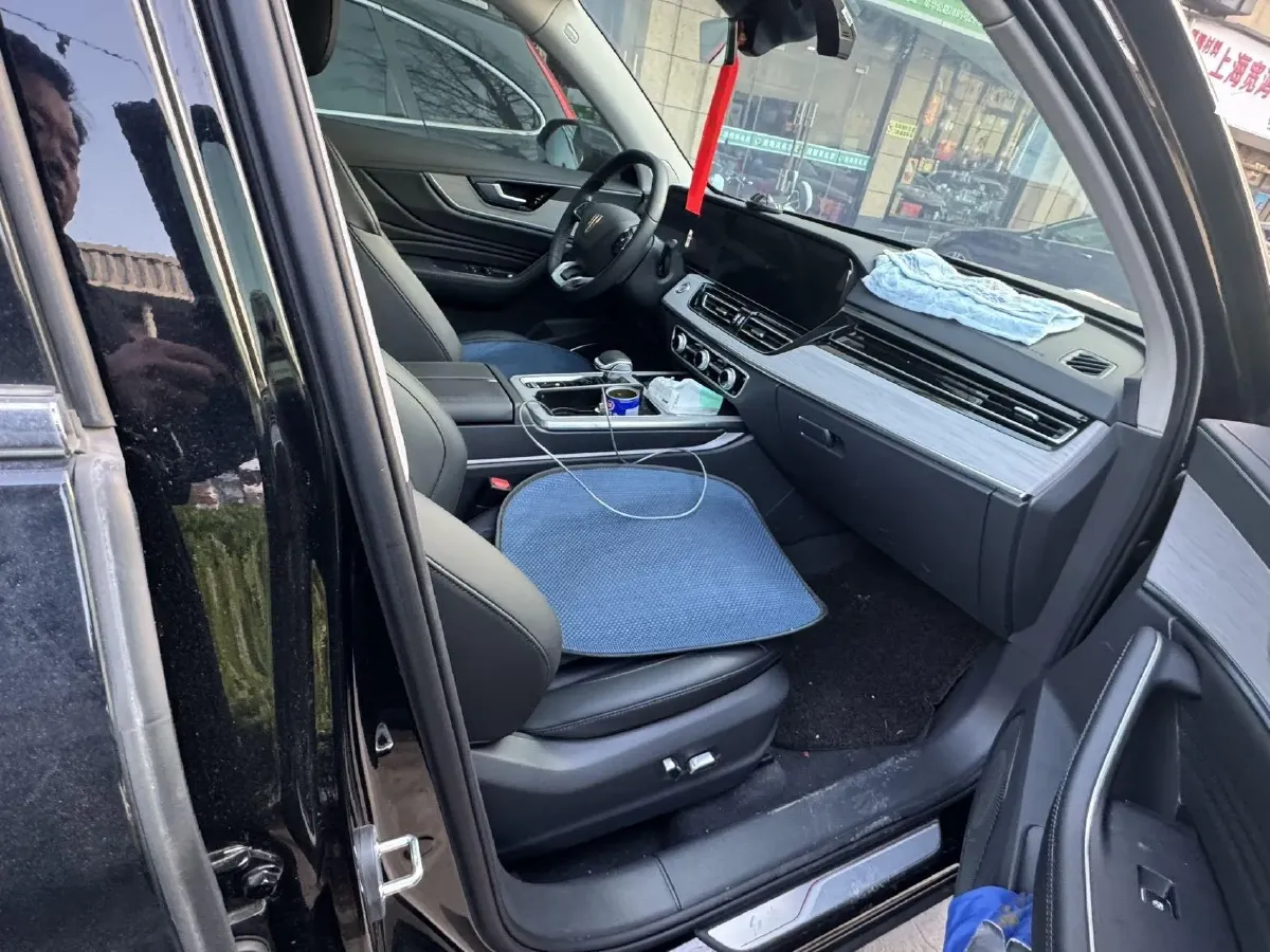 2025 HongQi HS5 2.0T 252HP L4 8AT,autocango,china used car exporter,china ev exporter,chinese used car exporter,chinese used ev exporter