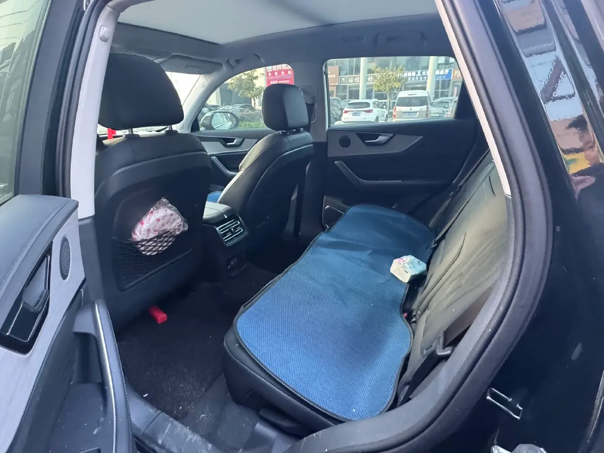 2025 HongQi HS5 2.0T 252HP L4 8AT,autocango,china used car exporter,china ev exporter,chinese used car exporter,chinese used ev exporter