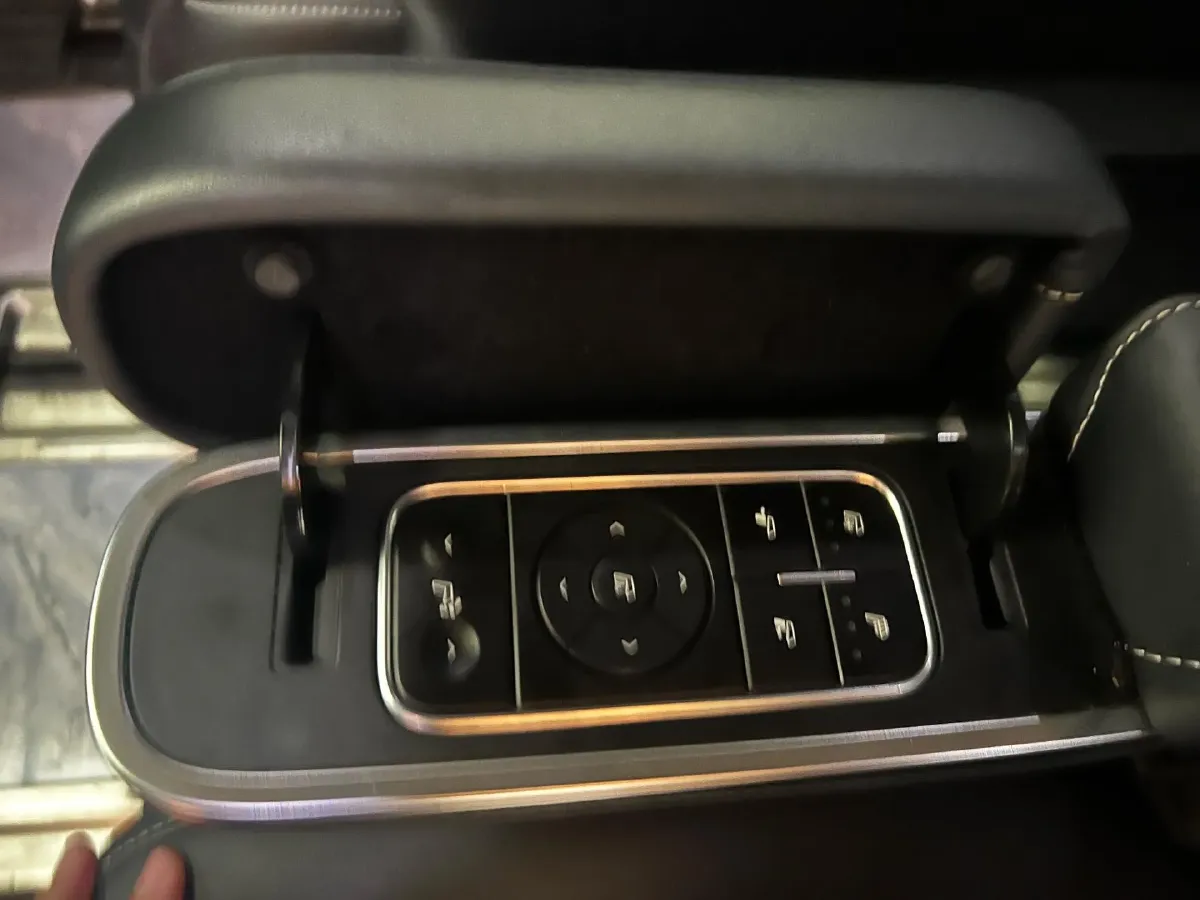 2021 GAC Trumpchi M8 2.0T 252HP L4 8AT,autocango,china used car exporter,china ev exporter,chinese used car exporter,chinese used ev exporter