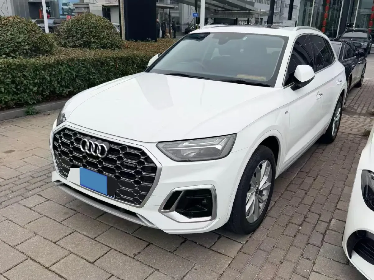 2022 Audi Q5L 2.0T 190HP L4 7DCT,autocango,china used car exporter,china ev exporter,chinese used car exporter,chinese used ev exporter