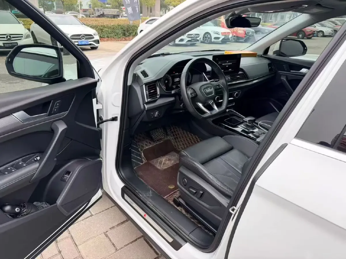 2022 Audi Q5L 2.0T 190HP L4 7DCT,autocango,china used car exporter,china ev exporter,chinese used car exporter,chinese used ev exporter