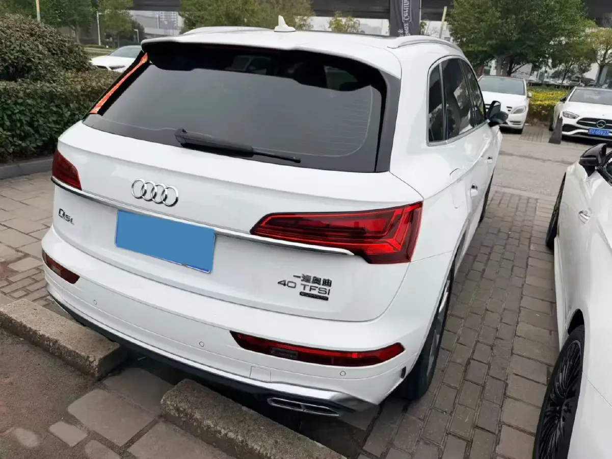 2022 Audi Q5L 2.0T 190HP L4 7DCT,autocango,china used car exporter,china ev exporter,chinese used car exporter,chinese used ev exporter