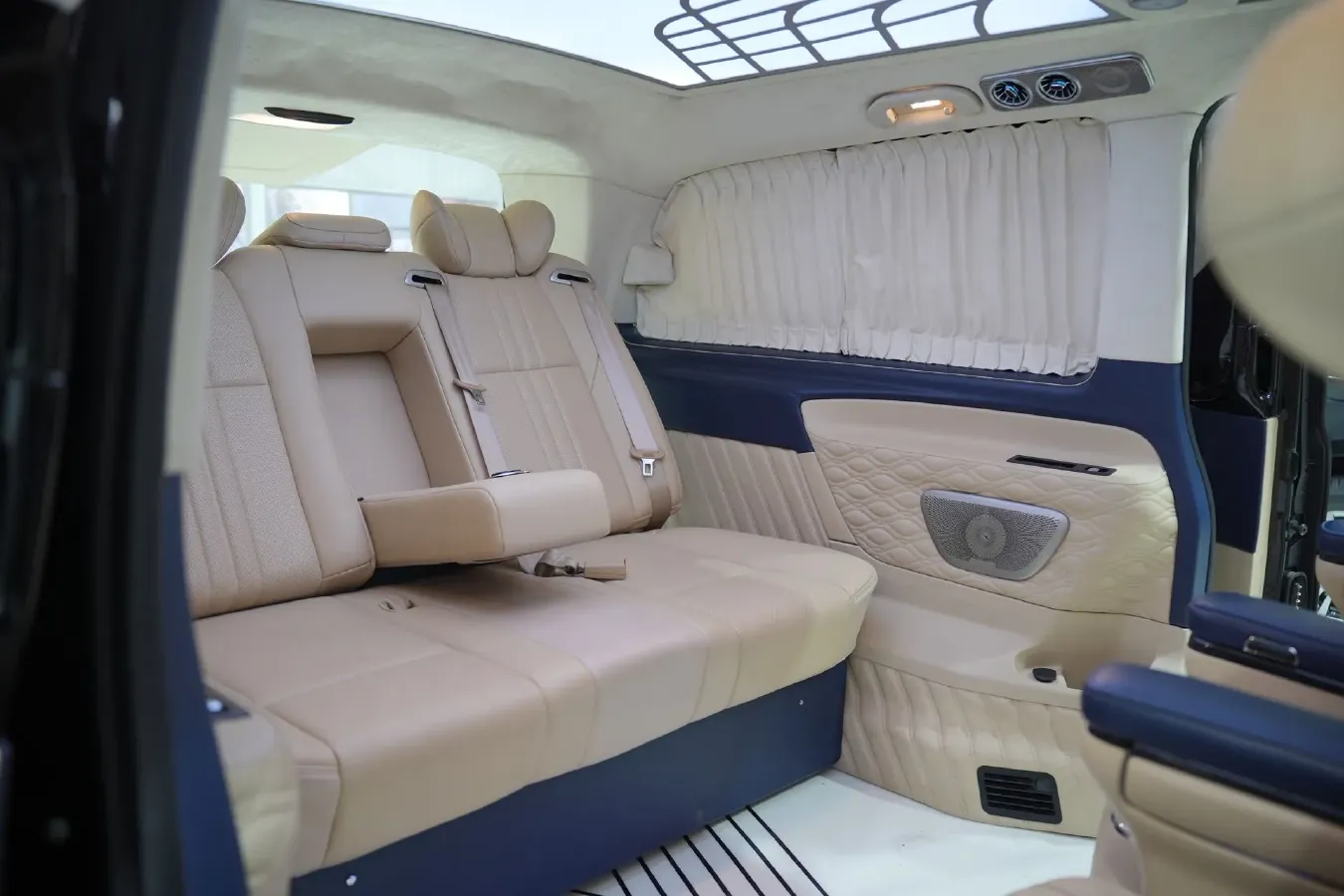 2021 Mercedes-Benz Vito 2.0T 211HP L4 9AT,autocango,china used car exporter,china ev exporter,chinese used car exporter,chinese used ev exporter