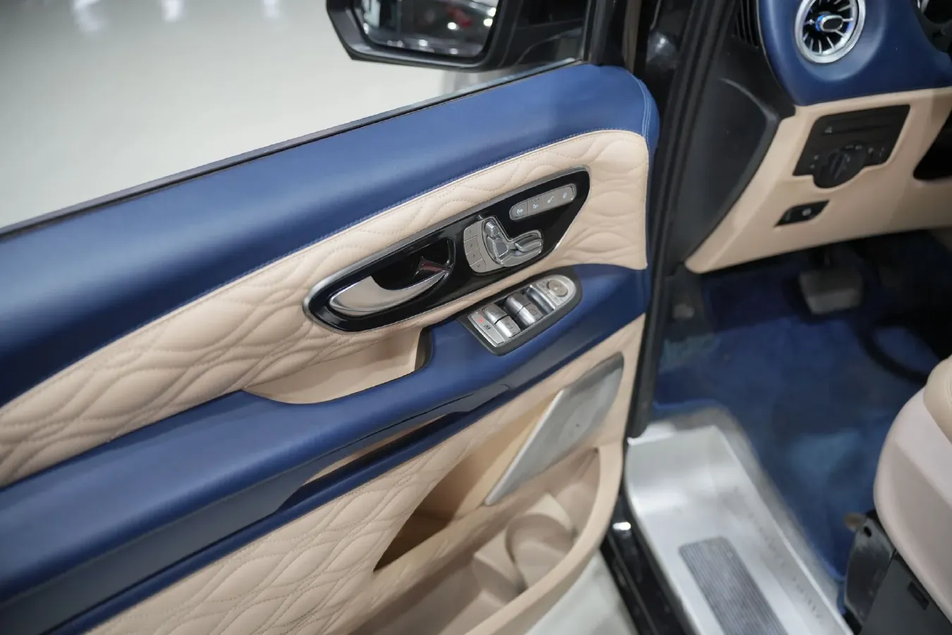 2021 Mercedes-Benz Vito 2.0T 211HP L4 9AT,autocango,china used car exporter,china ev exporter,chinese used car exporter,chinese used ev exporter