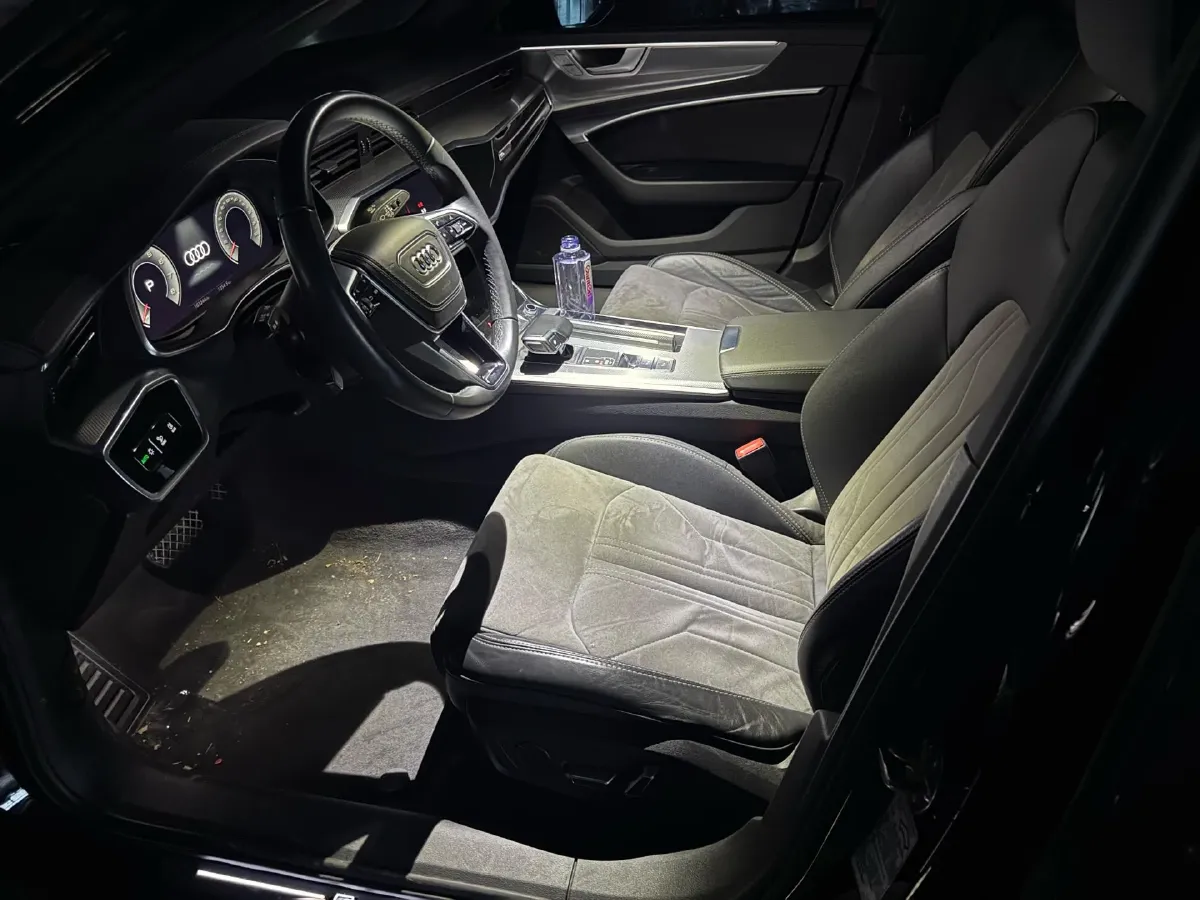 2023 Audi A6L 2.0T 190HP L4 7DCT,autocango,china used car exporter,china ev exporter,chinese used car exporter,chinese used ev exporter