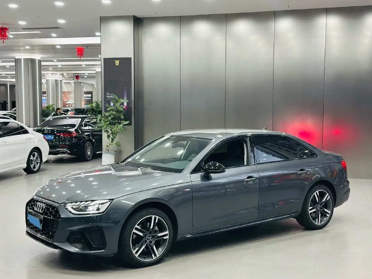 2022 Audi A4L 2.0T 190HP L4 7DCT,autocango,china used car exporter,china ev exporter,chinese used car exporter,chinese used ev exporter