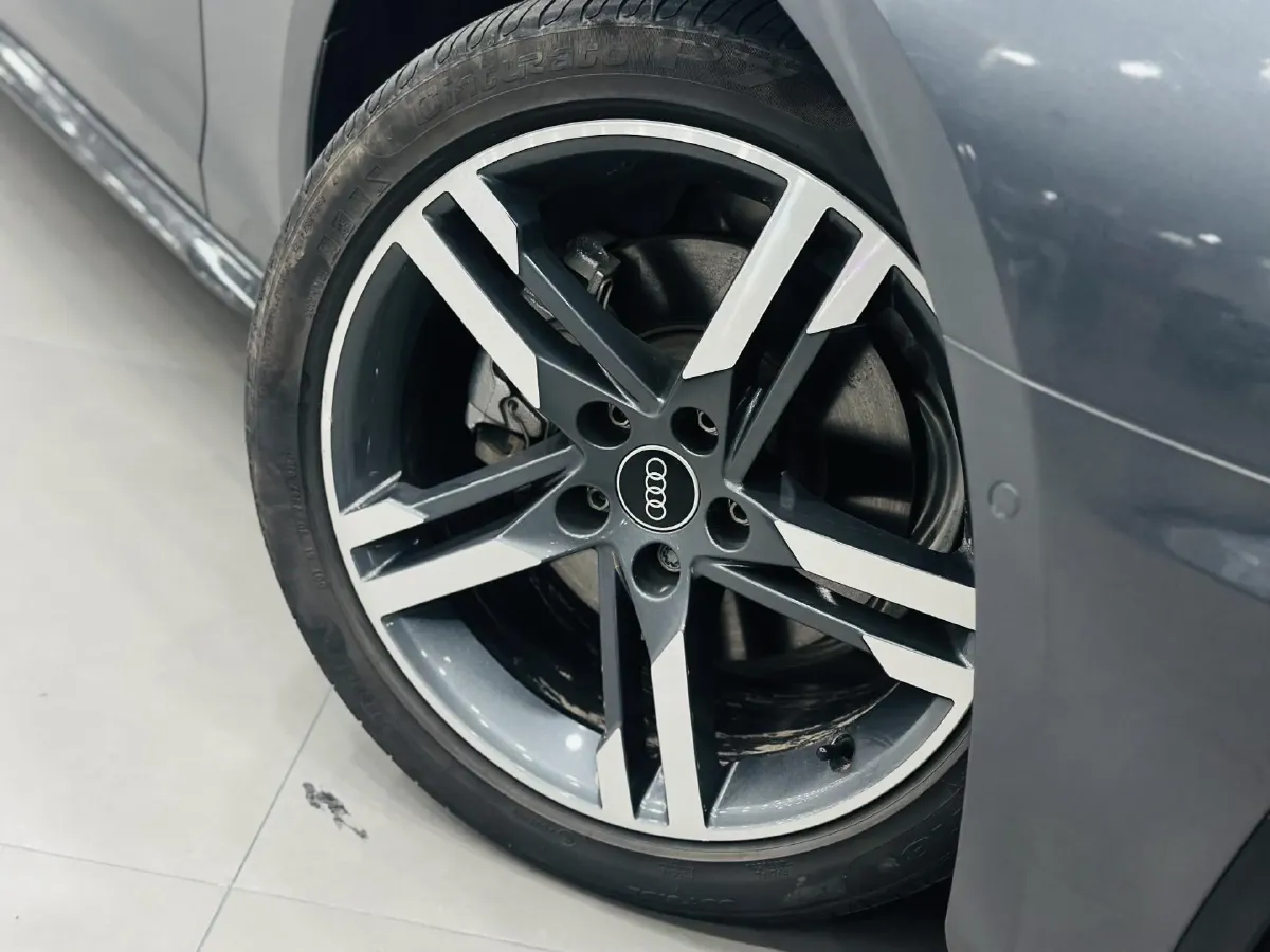 2022 Audi A4L 2.0T 190HP L4 7DCT,autocango,china used car exporter,china ev exporter,chinese used car exporter,chinese used ev exporter