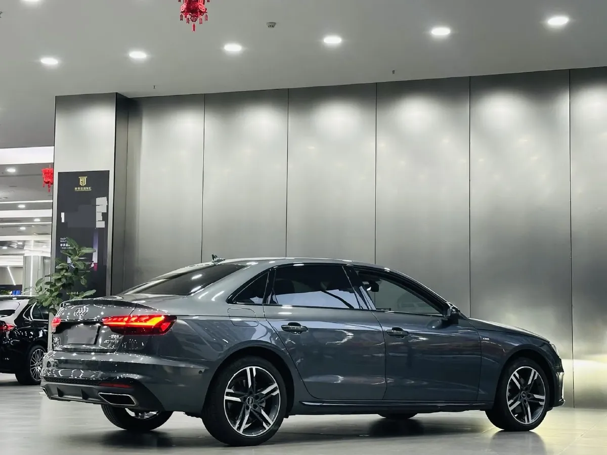 2022 Audi A4L 2.0T 190HP L4 7DCT,autocango,china used car exporter,china ev exporter,chinese used car exporter,chinese used ev exporter