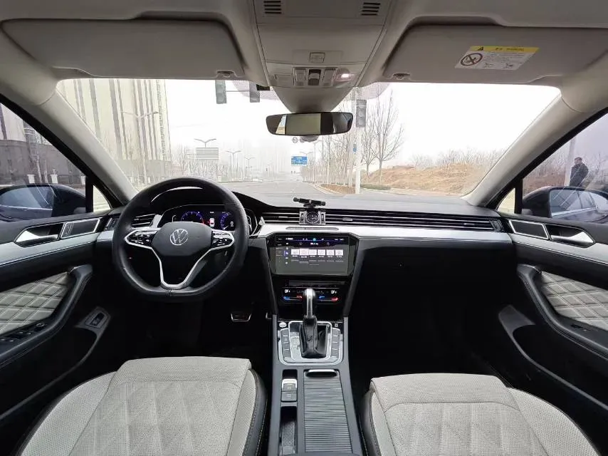 2023 Volkswagen Magotan 2.0T 186HP L4 7DCT,autocango,china used car exporter,china ev exporter,chinese used car exporter,chinese used ev exporter