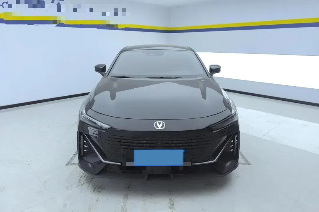 2022 ChangAn UNI-V 1.5T 188HP L4 7DCT,autocango,china used car exporter,china ev exporter,chinese used car exporter,chinese used ev exporter