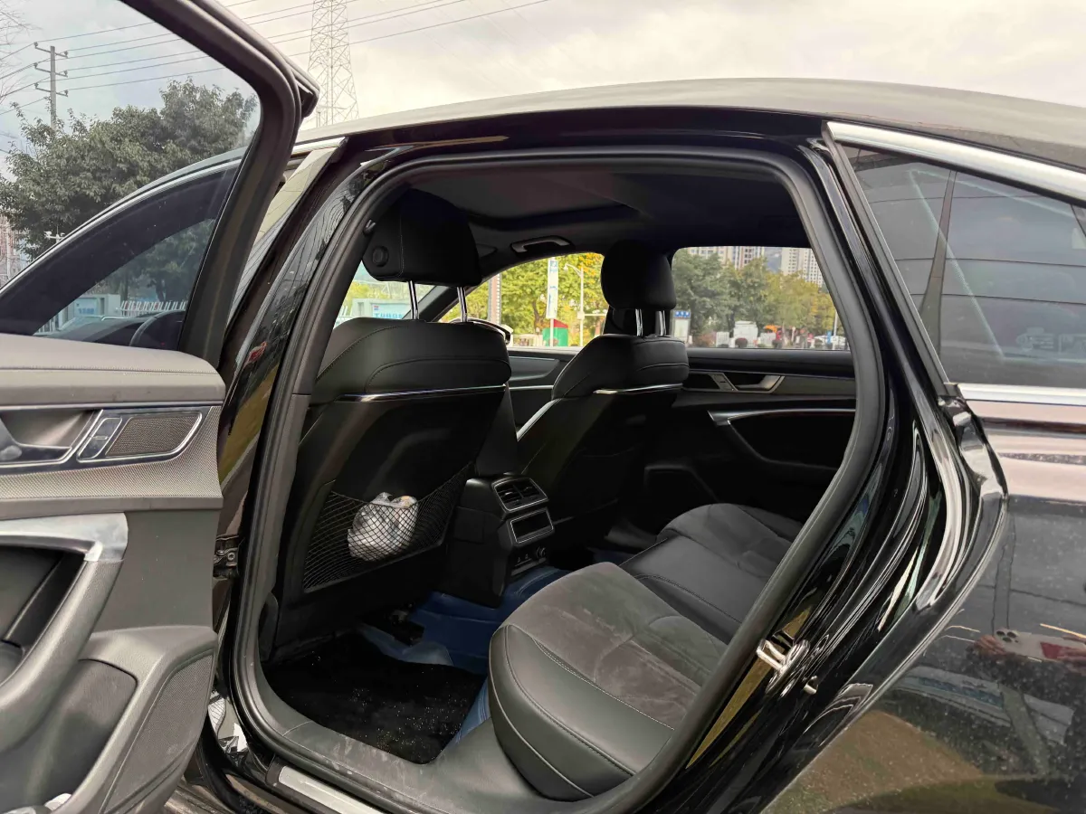 2023 Audi A6L 2.0T 190HP L4 7DCT,autocango,china used car exporter,china ev exporter,chinese used car exporter,chinese used ev exporter