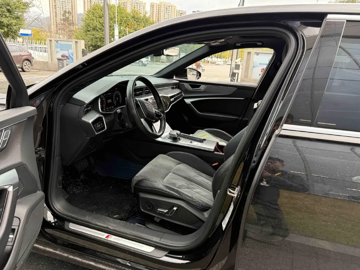 2023 Audi A6L 2.0T 190HP L4 7DCT,autocango,china used car exporter,china ev exporter,chinese used car exporter,chinese used ev exporter