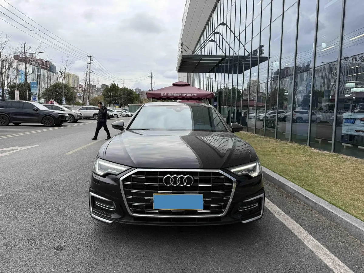 2023 Audi A6L 2.0T 190HP L4 7DCT,autocango,china used car exporter,china ev exporter,chinese used car exporter,chinese used ev exporter