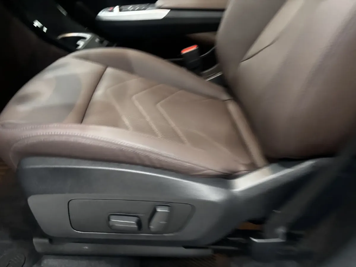 2024 BMW X1 2.0T 204HP L4 7DCT,autocango,china used car exporter,china ev exporter,chinese used car exporter,chinese used ev exporter