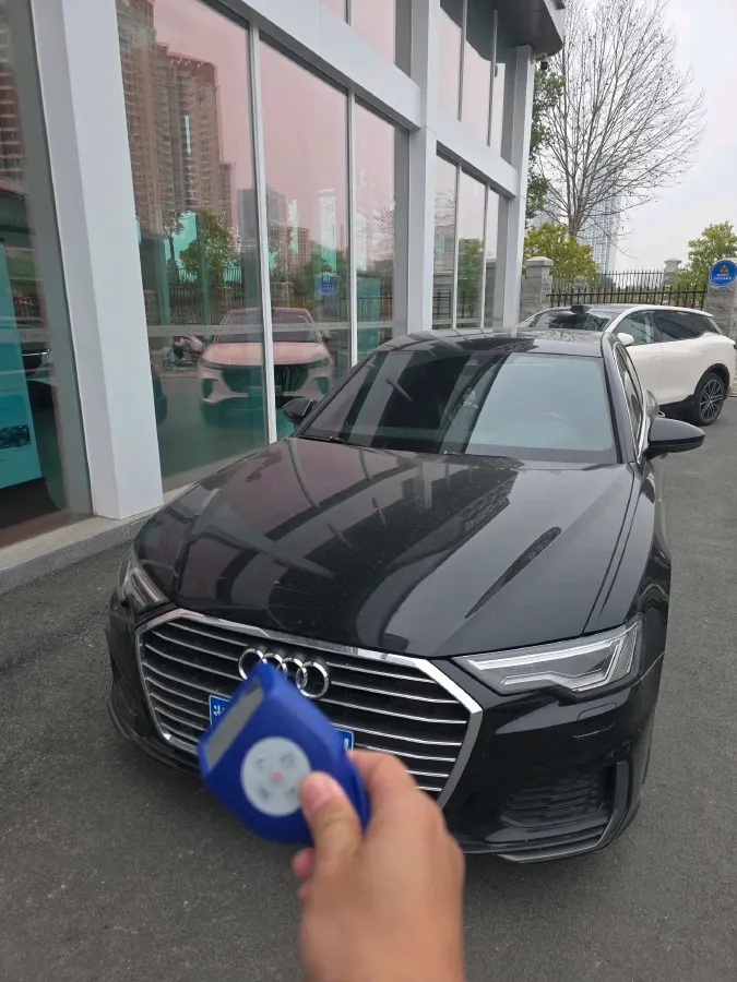 2022 Audi A6L 2.0T 224HP L4 7DCT,autocango,china used car exporter,china ev exporter,chinese used car exporter,chinese used ev exporter