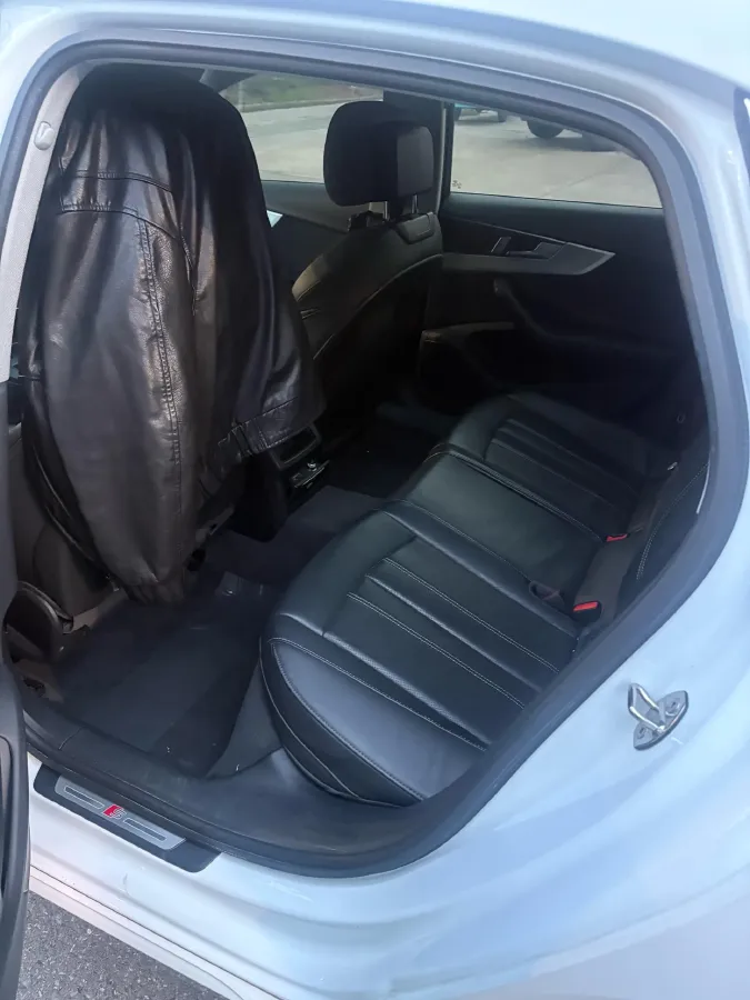 2024 Audi A4L 2.0T 190HP L4 7DCT,autocango,china used car exporter,china ev exporter,chinese used car exporter,chinese used ev exporter