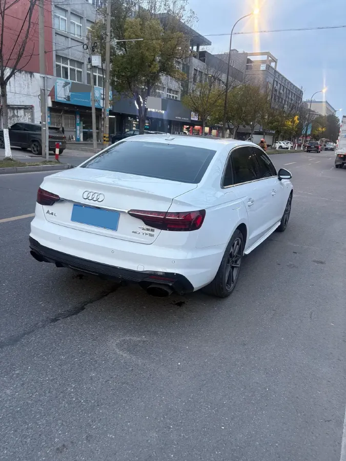 2024 Audi A4L 2.0T 190HP L4 7DCT,autocango,china used car exporter,china ev exporter,chinese used car exporter,chinese used ev exporter