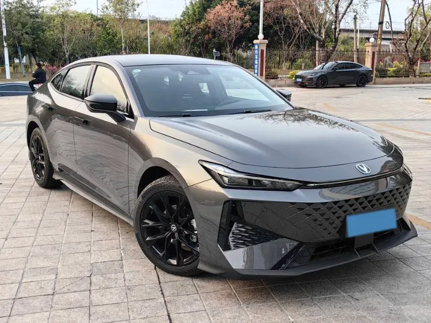 2024 ChangAn UNI-V 1.5T 188HP L4 7DCT,autocango,china used car exporter,china ev exporter,chinese used car exporter,chinese used ev exporter