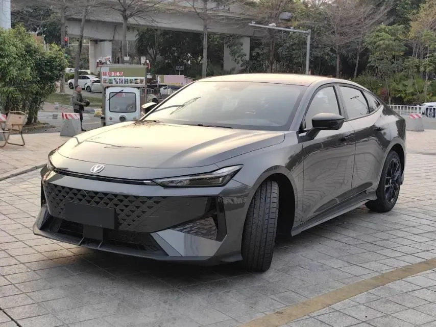 2024 ChangAn UNI-V 1.5T 188HP L4 7DCT,autocango,china used car exporter,china ev exporter,chinese used car exporter,chinese used ev exporter