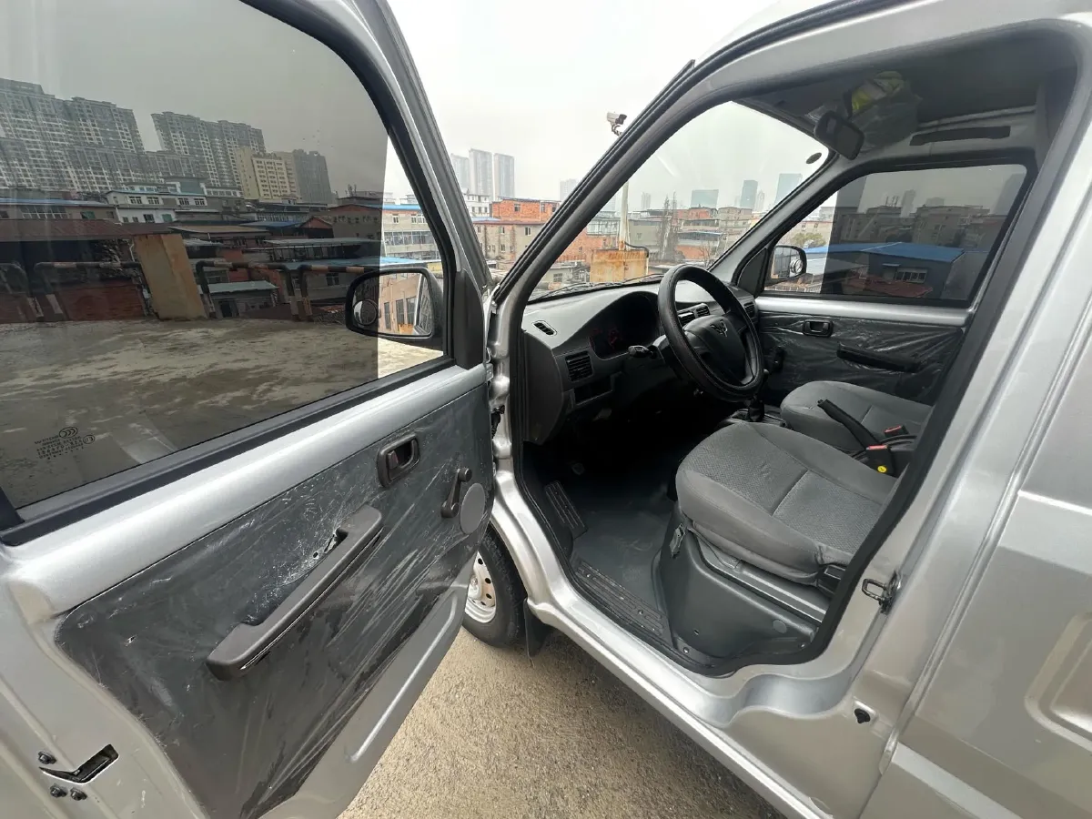 2021 WuLing RongGuang 1.5L 99HP L4 5MT,autocango,china used car exporter,china ev exporter,chinese used car exporter,chinese used ev exporter