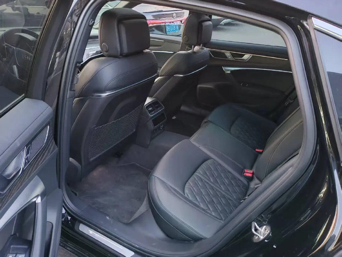 2024 Audi A6L 2.0T 245HP L4 7DCT,autocango,china used car exporter,china ev exporter,chinese used car exporter,chinese used ev exporter