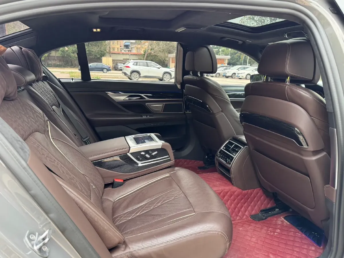 2019 BMW 7 Series 2.0T 265HP L4 8AT,autocango,china used car exporter,china ev exporter,chinese used car exporter,chinese used ev exporter