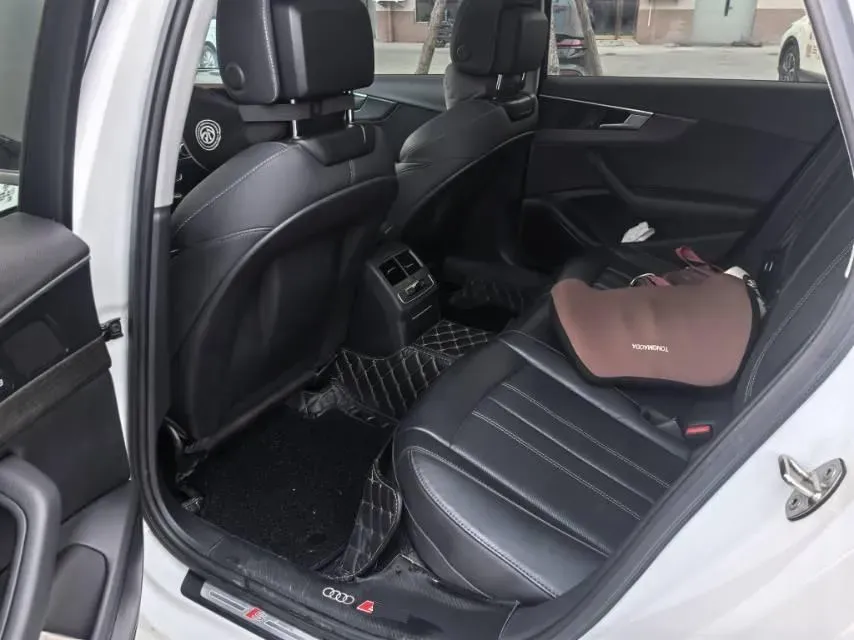 2023 Audi A4L 2.0T 190HP L4 7DCT,autocango,china used car exporter,china ev exporter,chinese used car exporter,chinese used ev exporter