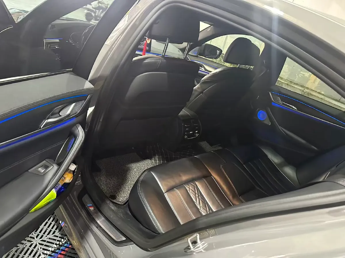 2021 BMW 5 Series 3.0T 340HP L6 8AT,autocango,china used car exporter,china ev exporter,chinese used car exporter,chinese used ev exporter