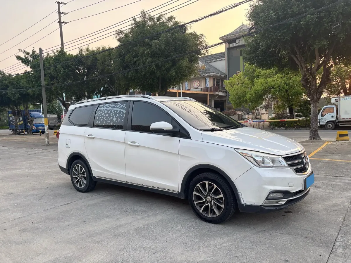 2019 BaoJun 730 1.5T 147HP L4 CVT,autocango,china used car exporter,china ev exporter,chinese used car exporter,chinese used ev exporter