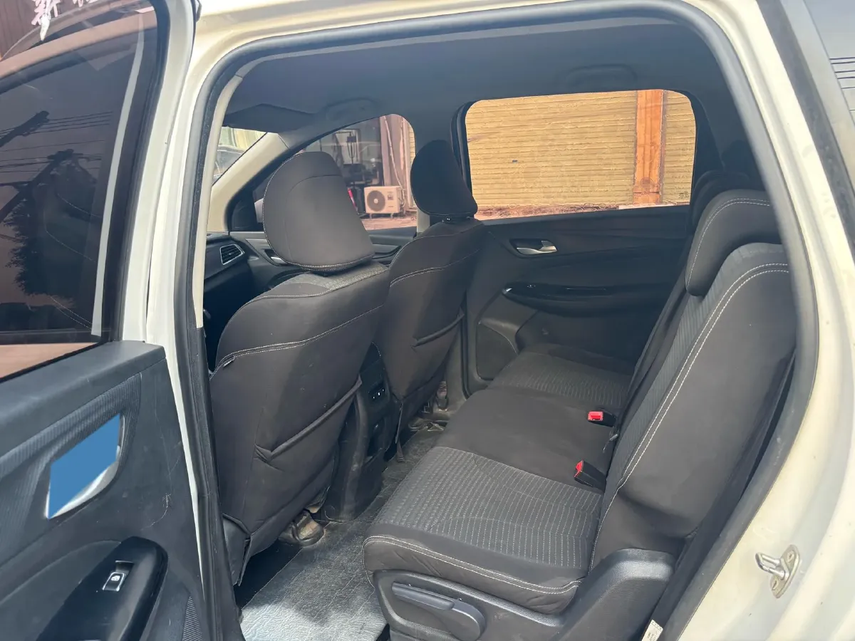 2019 BaoJun 730 1.5T 147HP L4 CVT,autocango,china used car exporter,china ev exporter,chinese used car exporter,chinese used ev exporter