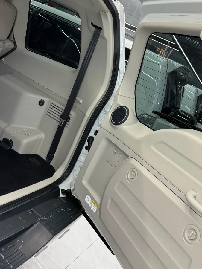 2017 YuTong T7 6.0L 316HP V8 6AT,autocango,china used car exporter,china ev exporter,chinese used car exporter,chinese used ev exporter